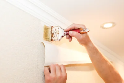 Pose de papier peint à Créhen — revêtements muraux et toiles de verre